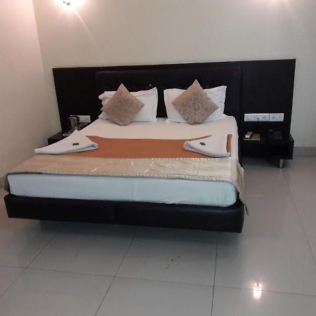 Hotel Western Inn Vasai Exterior photo